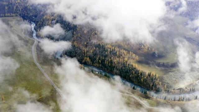 云雾缭绕 喀纳斯驼颈湾