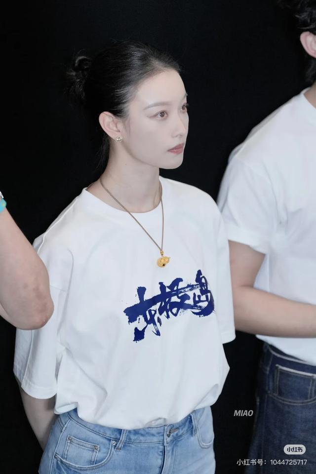 从珍珠到黄金 倪妮戴什么火什么！