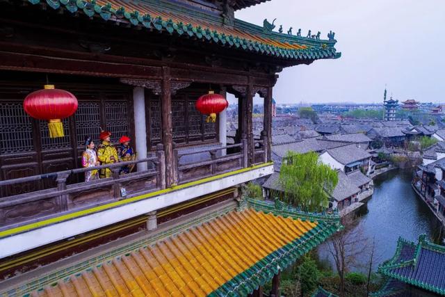 秋光正好，登高祈福正当时！台儿庄古城复兴楼“登高祈福”活动已开启，愿你拾级而上，步步皆好运！
