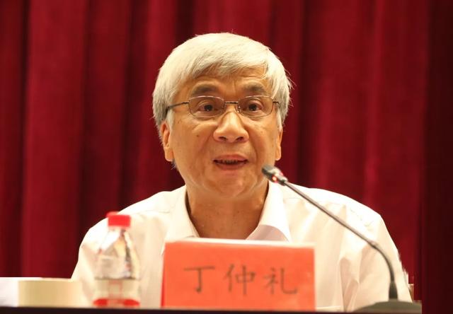 柴静的下场，早被她早年复杂关系圈注定，与丁教授辩论时已见端倪