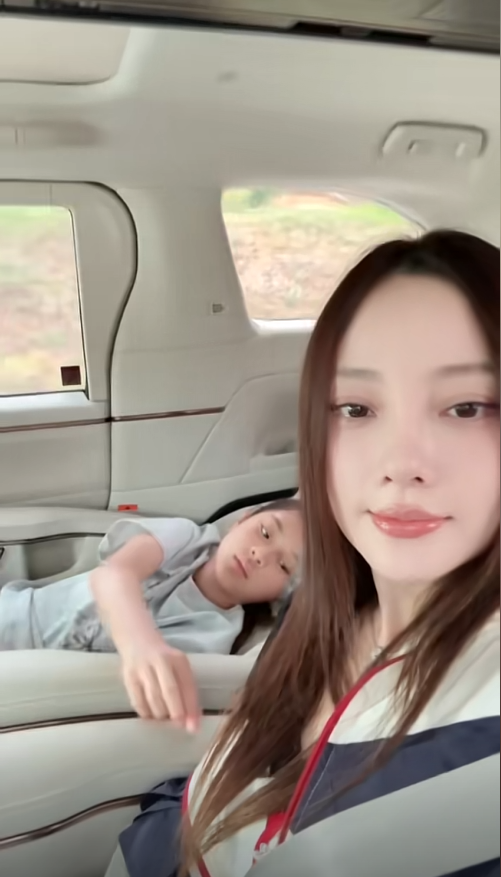 李小璐：年轻时管不住下半身，如今让自己的女儿买了单，她后悔么