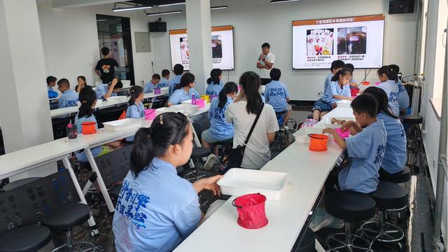 省科技馆“科普引擎蔚蓝寻踪”主题研学活动圆满落幕