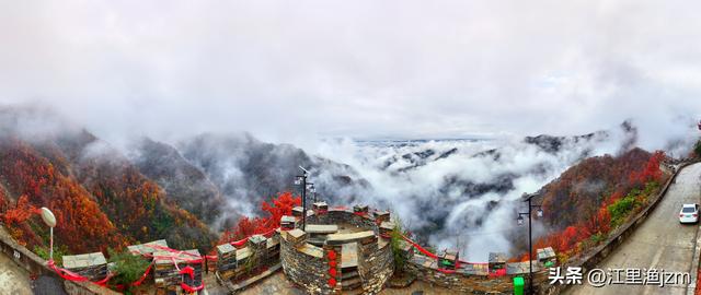 雾弥山峦