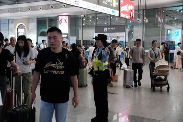 今明两天14万辆车经长江隧桥回沪
