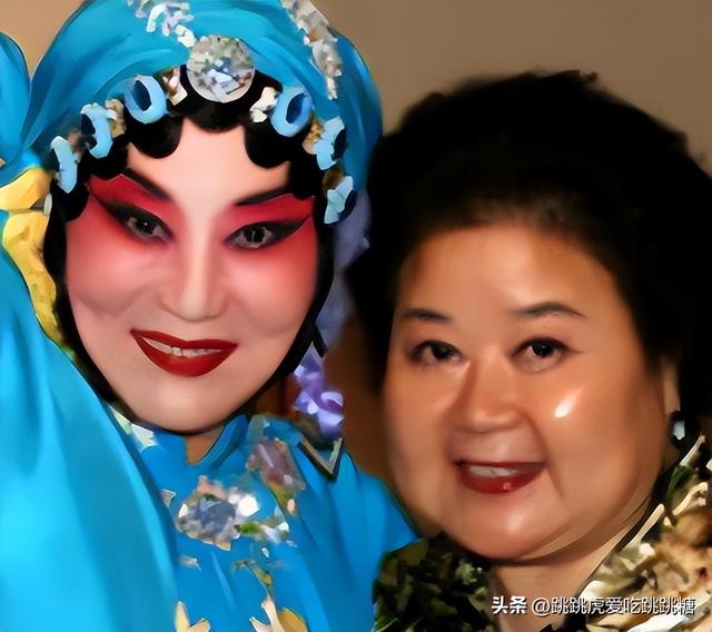 吃里扒外、永不回国？带30名演员留美不归，如今年过花甲归来