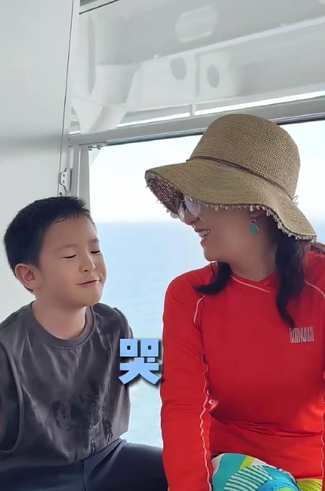 明知山有虎偏向虎山行，月亮姐姐日本度假遇海啸，小儿子吓得大哭