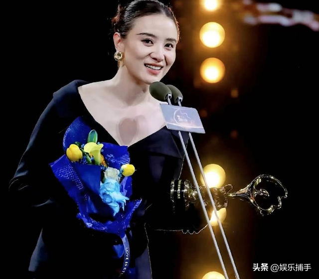 被骂"陪睡上位"，又被称为"性感欲女"，44岁的宋佳让整个内娱沉默
