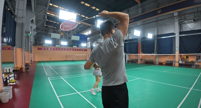 羽毛球要不要报班？—— 一个零基础小白的40小时小班课实践报告