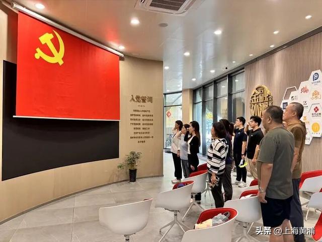 这场红色骑行走“新”更走“心”