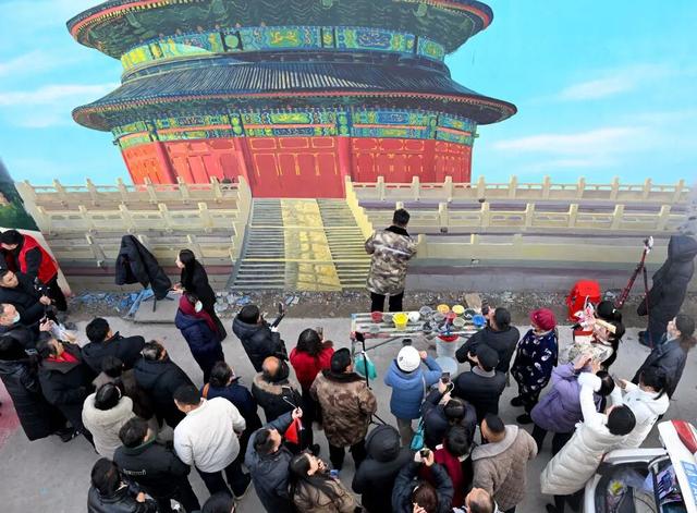 画出“天安门	”巨幅墙绘爆火网络！他是谁？