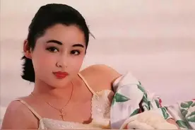 她被称为“大陆第一美人”，两大名导为其着迷，今55岁活的像25岁图片