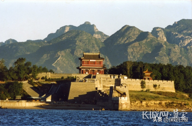 山海关老龙头：长城与大海握手的地方