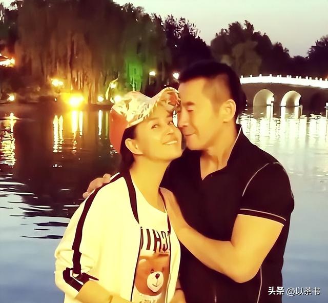 原来他们是两口子	，戏里戏外都是夫妻，结婚26年坚持丁克不生孩子