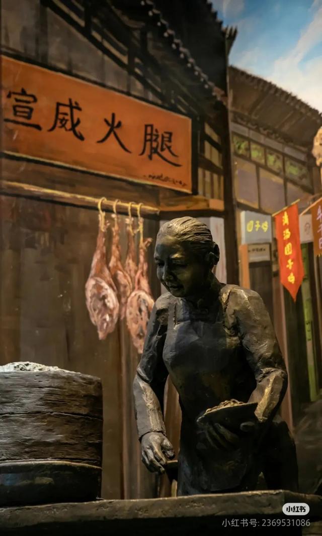 逃离高温！高铁直达22℃清凉之都，比六盘水凉快！草原惊艳瀑布奇绝，人均50吃到爽！
