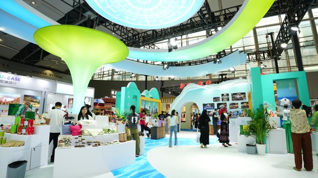 “壮美广西”亮相2025广东旅博会 多维展现八桂文旅新风采