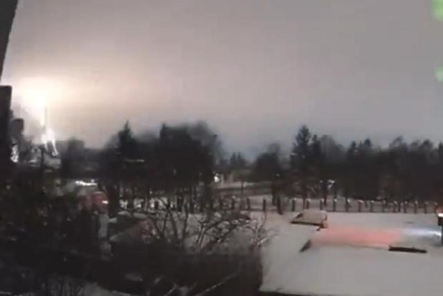 以为俄罗斯不敢动？美方刚扣油轮，普京一发“榛树	”炸穿利沃夫！