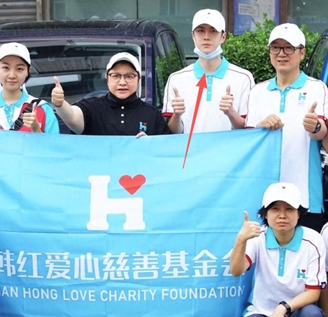 贪污上亿、假慈善？被实名举报的韩红，终于明白她终身不嫁的原因