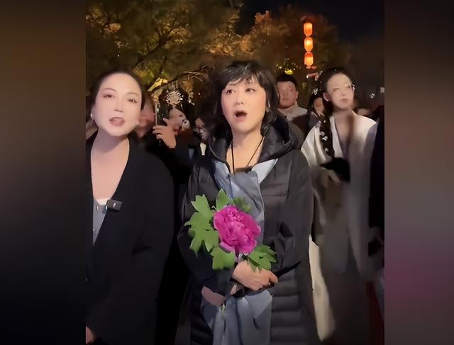 当70岁林青霞和73岁朱琳站在一起，才知道什么叫做人间绝色