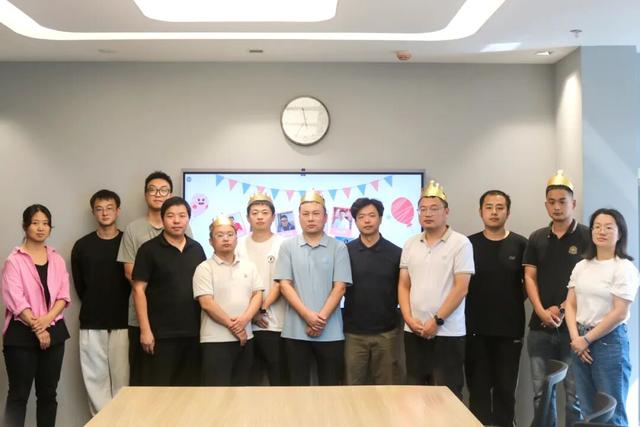 欢乐齐贺生辰 共迎国庆中秋