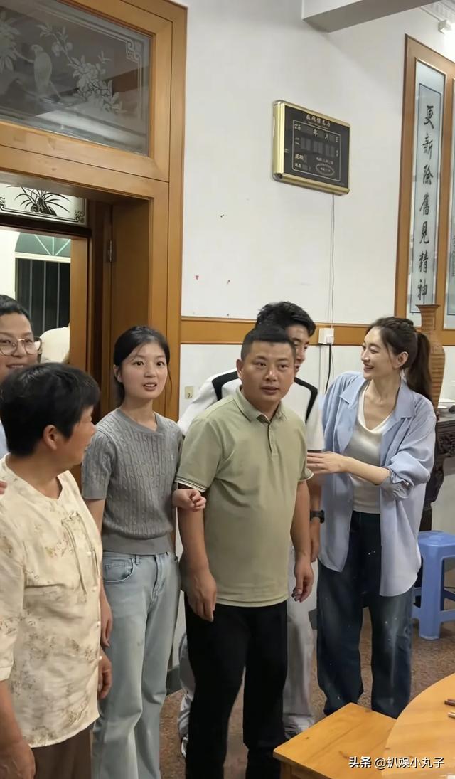 李小冉快50岁了还这么丰满，瘦却很有料，让人好奇她是怎么做到的