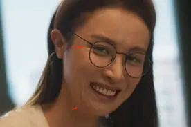 城中之城：周琳的姿色能让赵辉和苏见仁都神魂颠倒，简直笑不活了图片