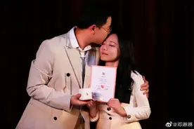 恭喜！在这个金色的10月，他俩结婚了图片