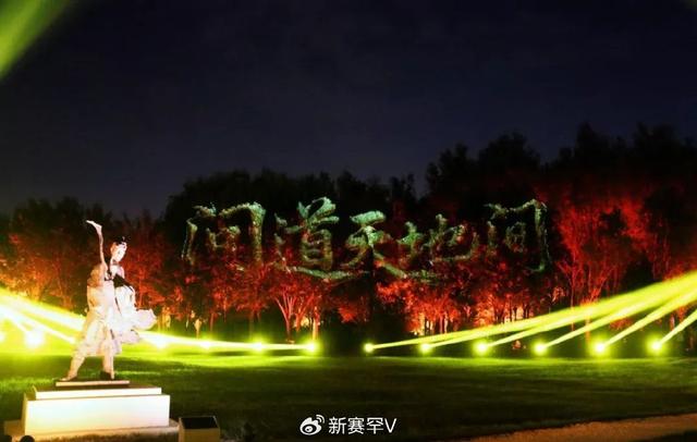 首场音乐光影水舞秀开场 游客在流光溢彩中感受赛罕热情