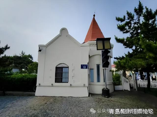 前海沿两座精巧的老泵房，竟然都有120多年的历史了