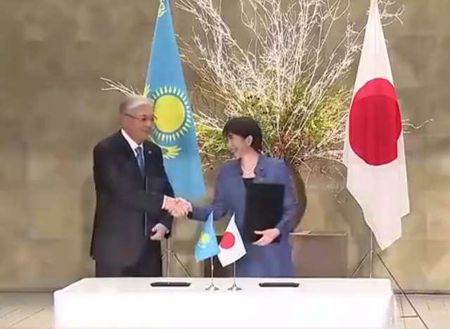 日本天皇亲自出山，对中国的反击正式开始，高市早苗憋出了一妙计