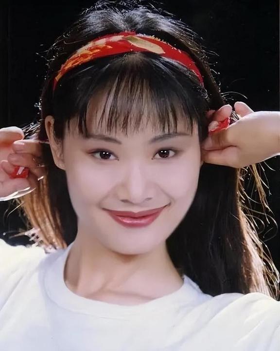 于文华：二婚嫁给未婚小伙，婚后23年未生一子，如今她过得如何？