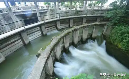 《水闸有声：武庙遗韵与六百年不歇的流淌》