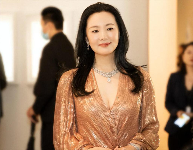 她陪伴陈道明8年，2亿身价不求名分，转身嫁人成人生赢家