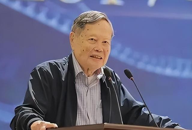 翁帆也没想到，丈夫杨振宁去世后，竟因生前一个举动再次口碑暴涨