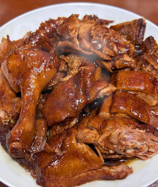 零失败家庭版酸梅鸭做法:鸭肉鲜嫩不柴,酱汁下饭超开胃