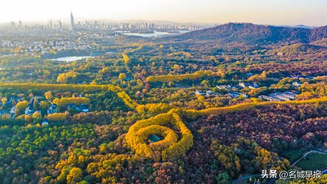 美龄宫“金色项链”风景如画