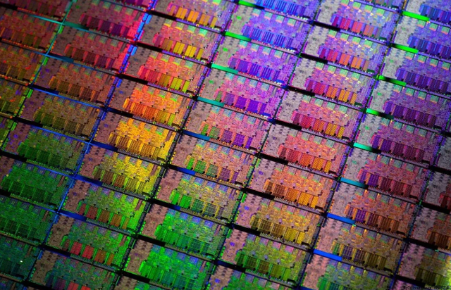 骆家辉警告中国：最好不要自主生产尖端芯片，这不是美国想看到的