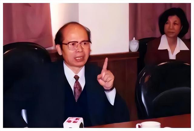 原广东省委第一书记，60岁官至副国级，临终嘱咐：别告诉百岁母亲