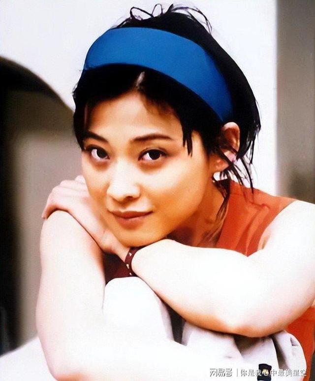 李小冉为他流产2次，梅婷养他6年，今娶小15岁娇妻，鄢颇凭什么？