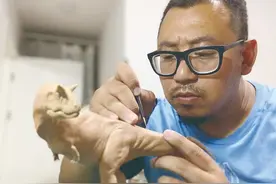 他们的生物仿真课是体育老师教的……图片