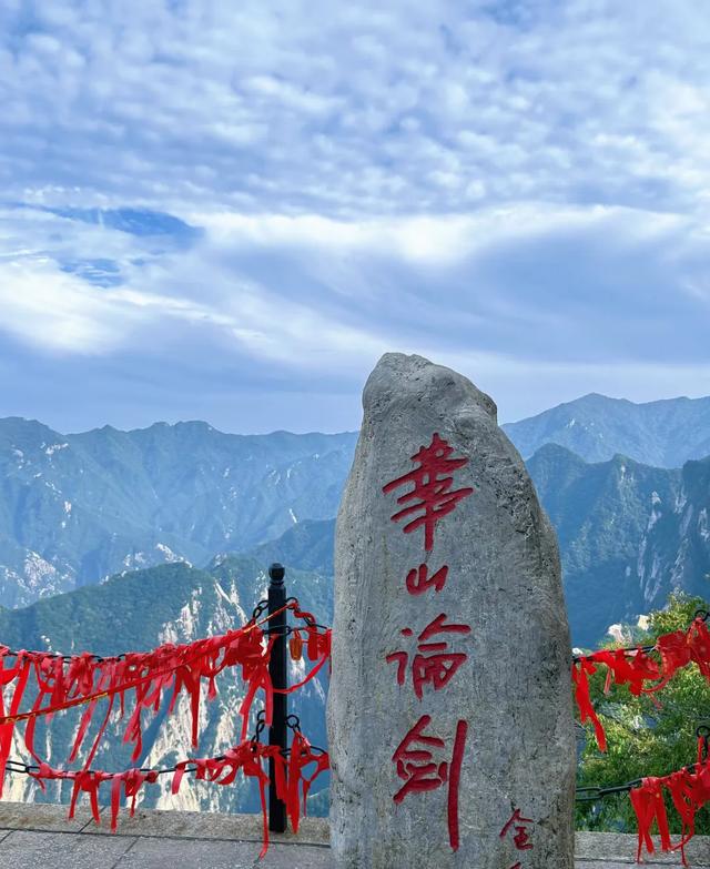 【国庆景区爆棚！游客怒吼“退票”，排队5小时半夜下山】