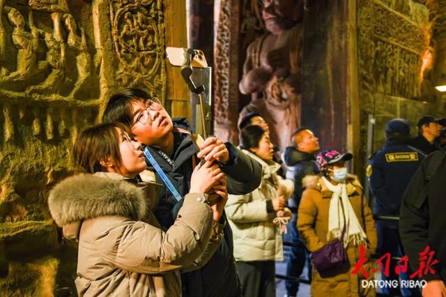 全国近百名新闻媒体人打卡大同云冈石窟