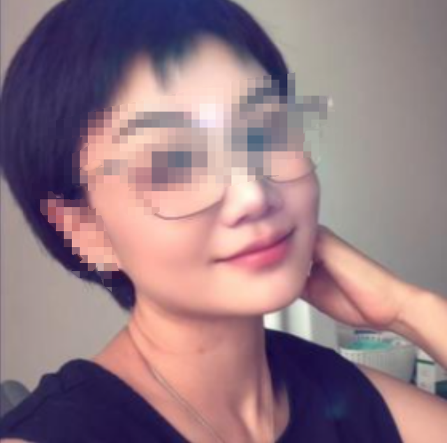 41岁老板魂断西藏！百人祭奠，妻子却一副笑脸，网友：人走茶凉