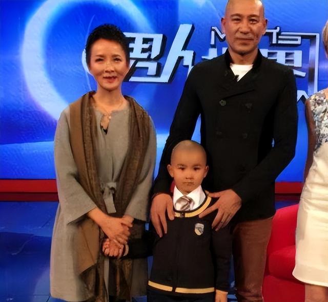 吃里扒外！定居美国13年，回国捞金惨遭“驱逐”，52岁活成了笑话