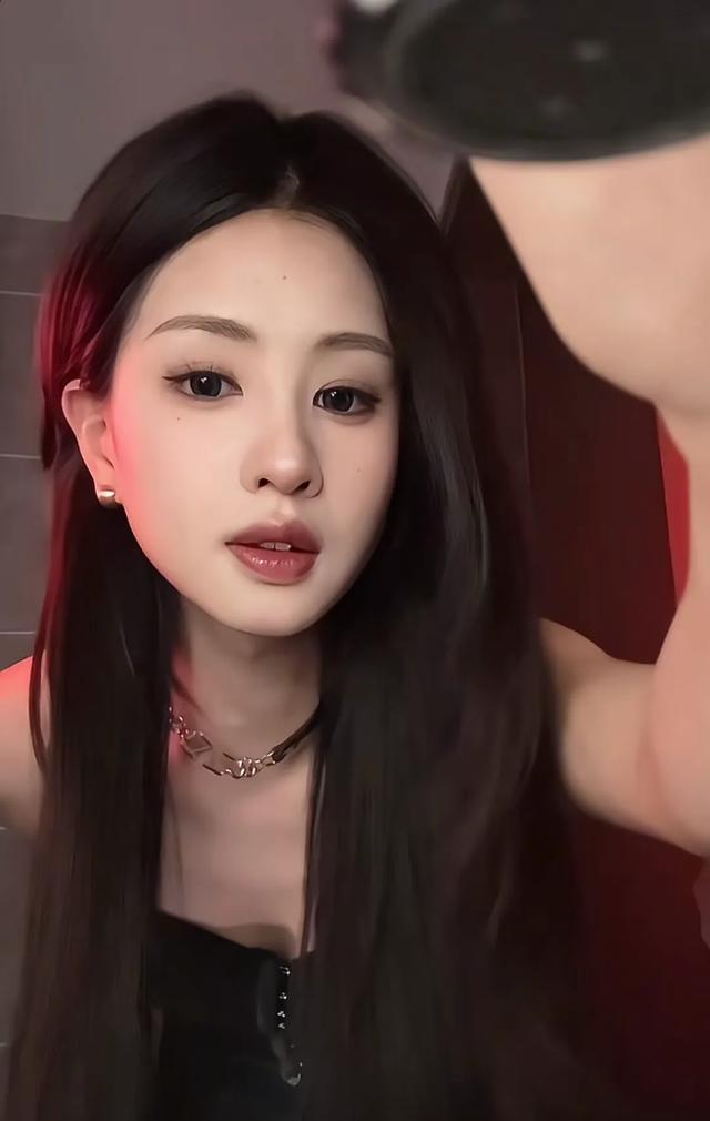 短剧真女神出现了，比岳雨婷长得甜，比郭宇欣还漂亮，网友：认识