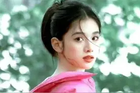 VOGUE主编刘冲搂着张婧仪出门，姐妹情深还是另有隐情？图片