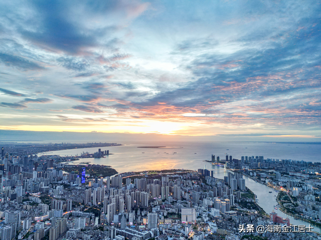 海口湾上空绝美的7月的晚霞（多图）