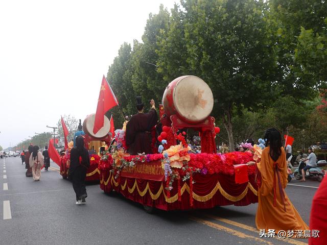 湖北：云梦国庆大巡游 楚韵风华映盛世 祥云欢歌庆华诞