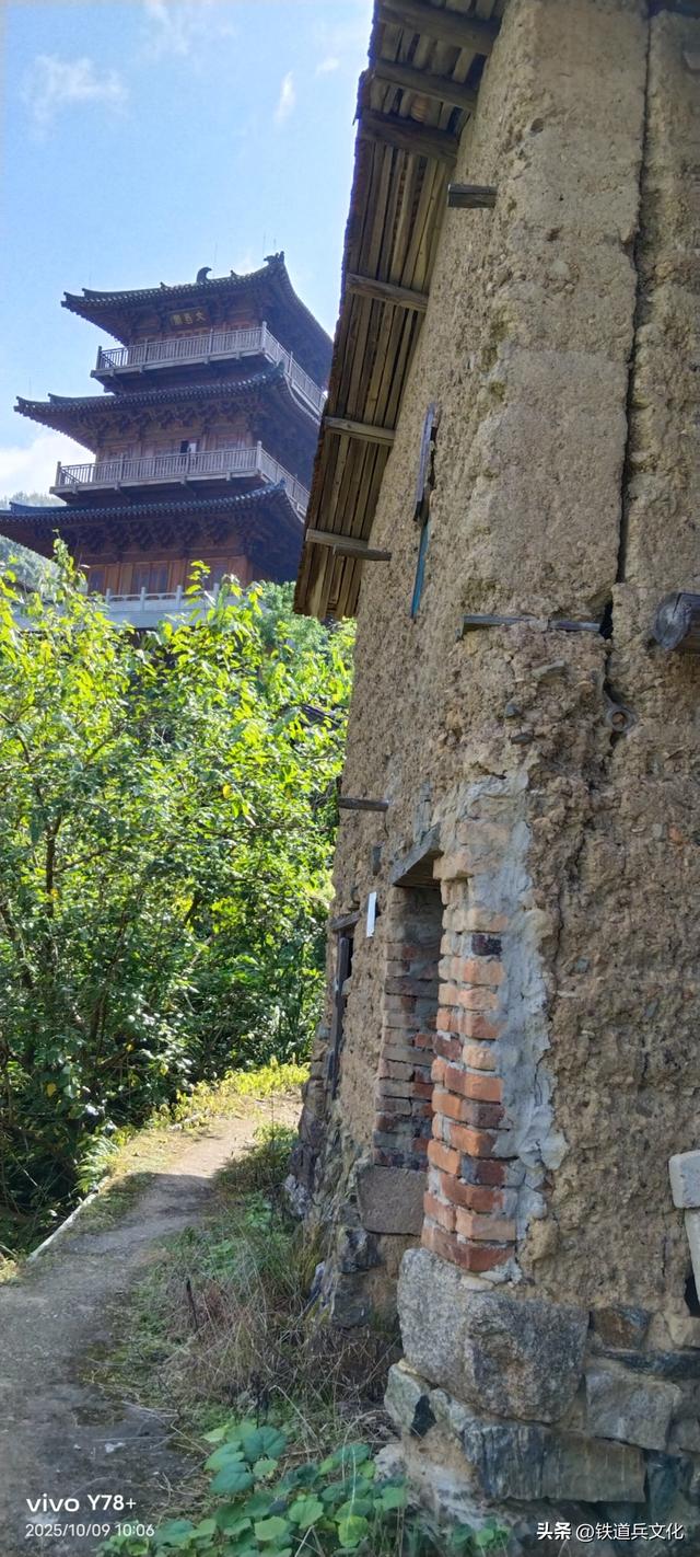 山路弯弯 作者：陈阿玲