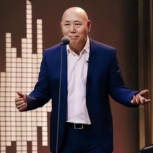 离婚18年才发现，身价上亿住四合院的李成儒，真的配不上史依弘