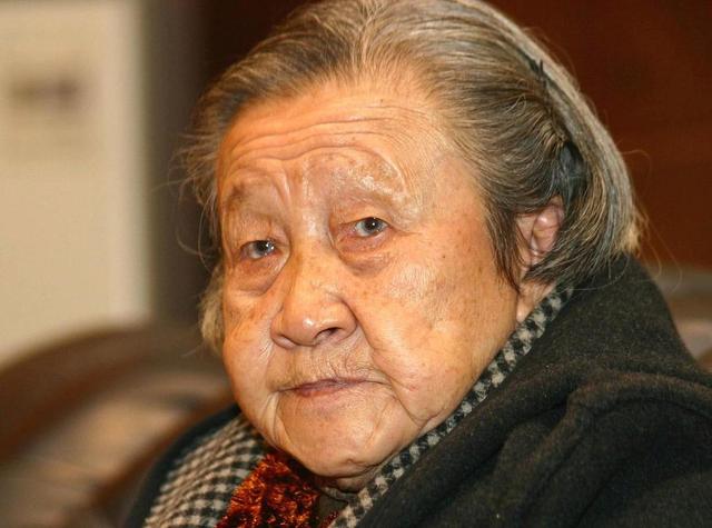 反华势力出现？北京男子跪舔日本，诋毁《南京照相馆》，央媒怒批